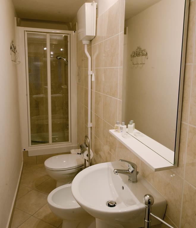 بيزا B&B Ester الغرفة الصورة
