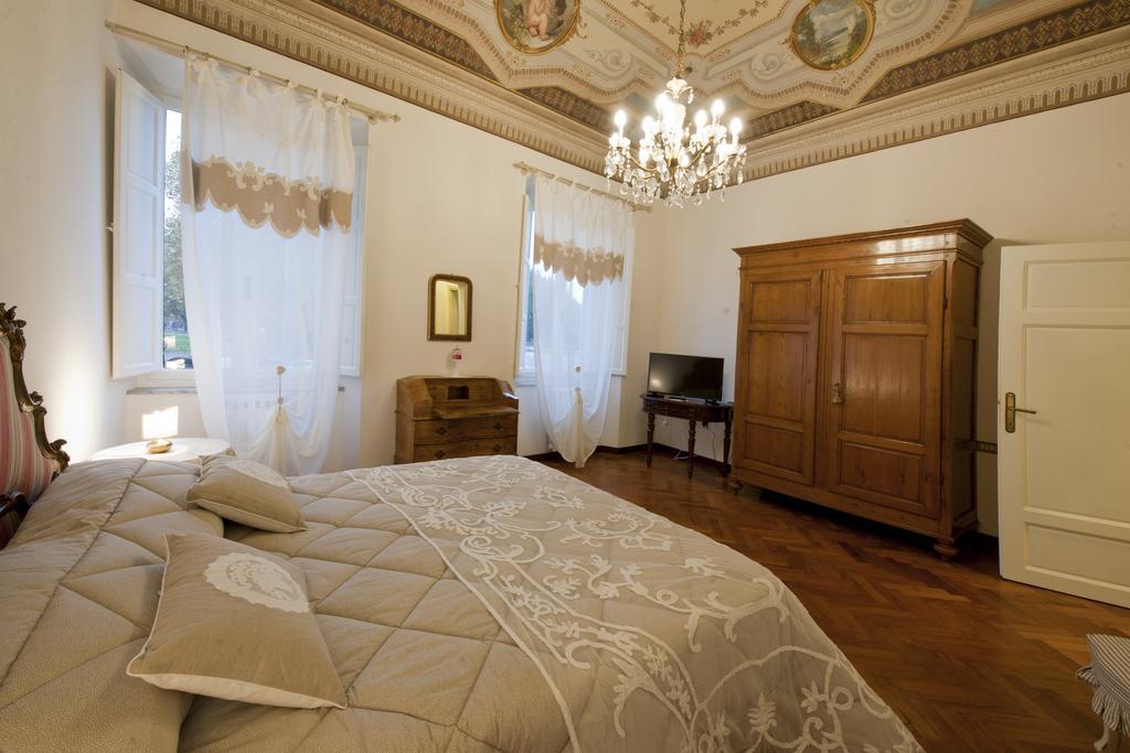 بيزا B&B Ester الغرفة الصورة